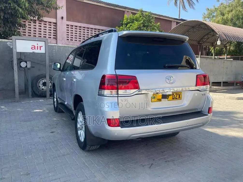 Toyota Land Cruiser 2017 Silver