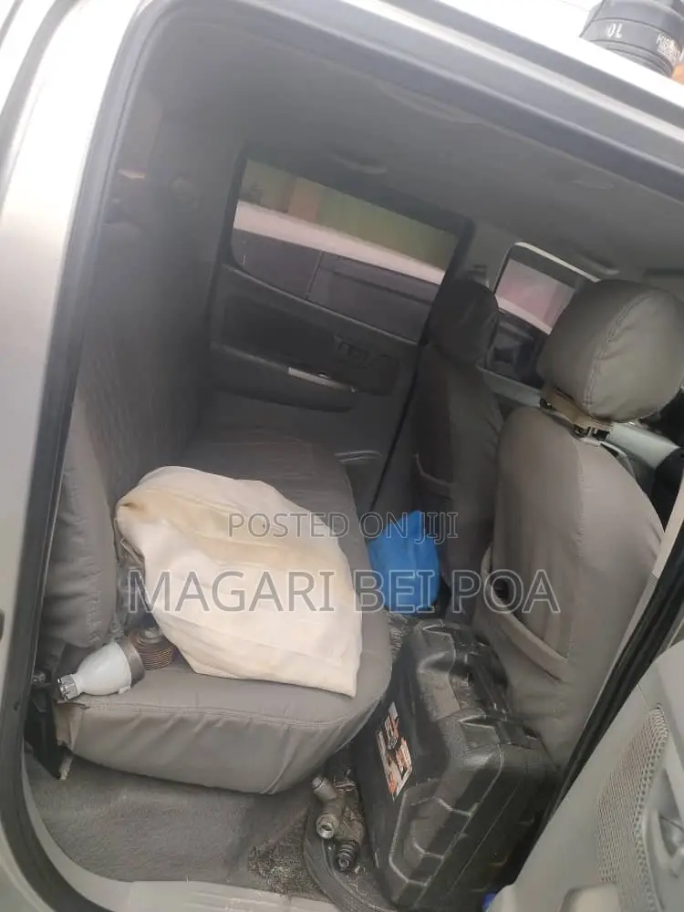 Toyota Hilux 2009 Silver