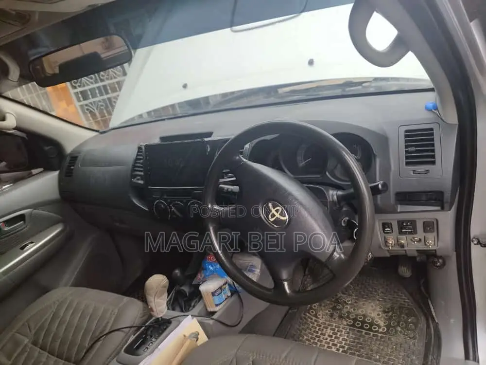 Toyota Hilux 2009 Silver