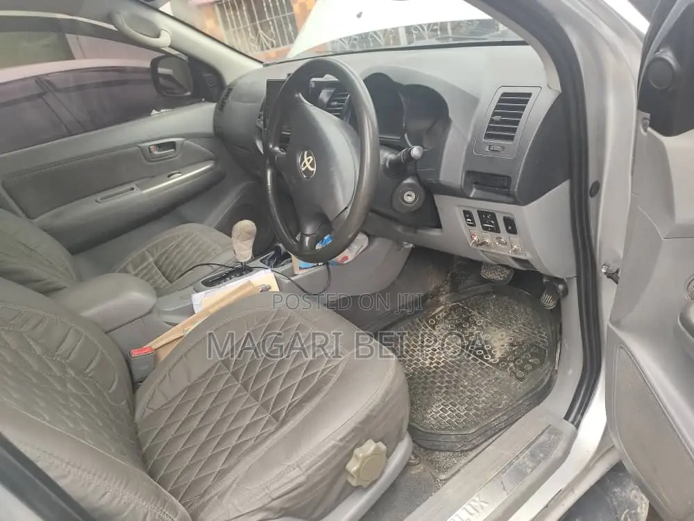 Toyota Hilux 2009 Silver