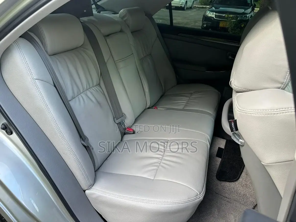 Toyota Crown 2004 Silver