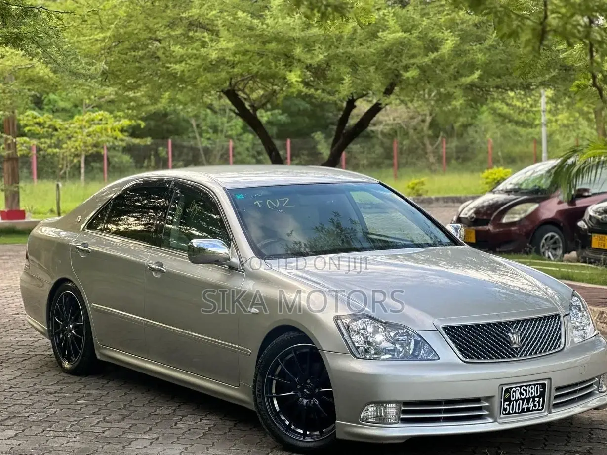 Toyota Crown 2004 Silver