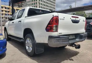 Toyota Hilux SR 4x4 2019 White