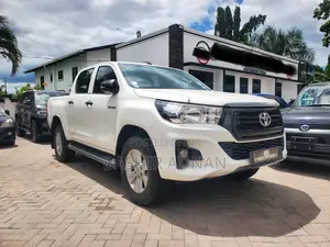 Toyota Hilux SR 4x4 2019 White