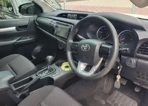 Toyota Hilux SR 4x4 2019 White