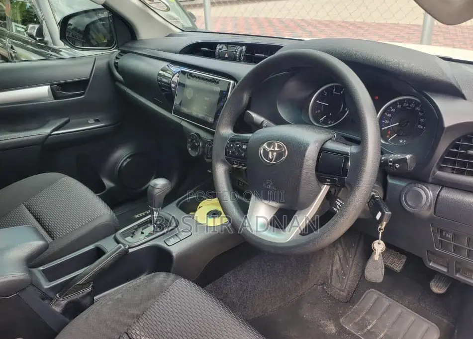 Toyota Hilux SR 4x4 2019 White