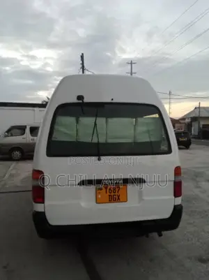 Toyota HiAce 2000 White