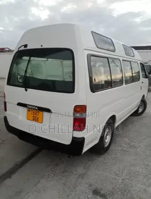 Toyota HiAce 2000 White