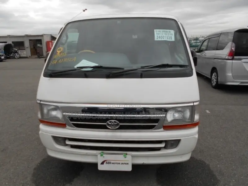 Toyota HiAce 2004 White