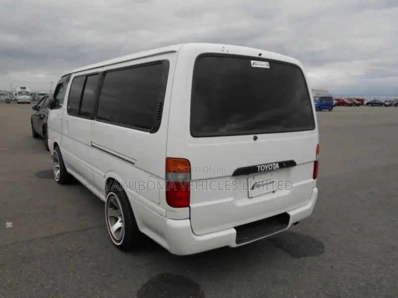 Toyota HiAce 2004 White