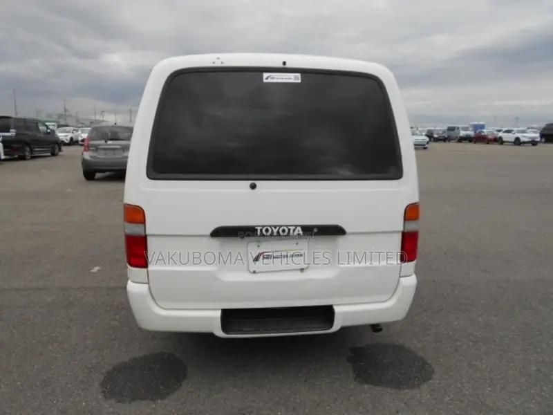 Toyota HiAce 2004 White