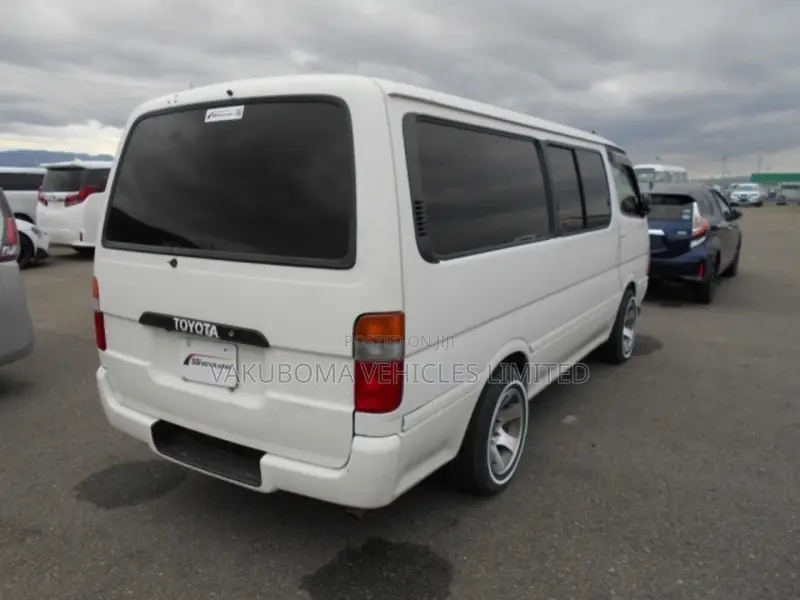 Toyota HiAce 2004 White