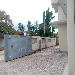 6bdrm Apartment in Ununio, Kinondoni for sale