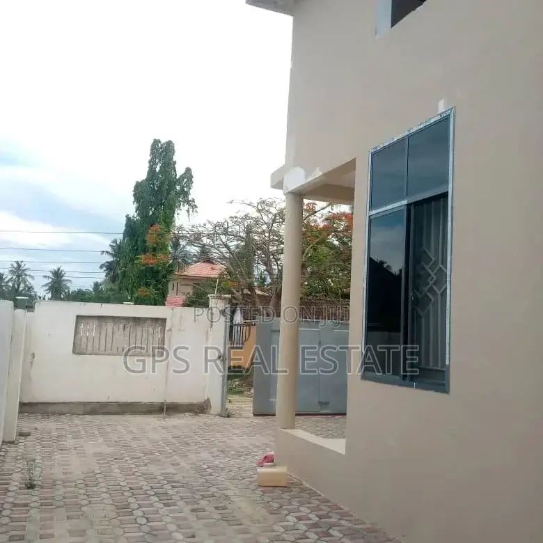 6bdrm Apartment in Ununio, Kinondoni for sale