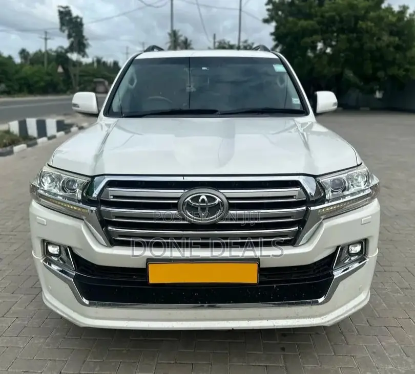 Toyota Land Cruiser 2017 White