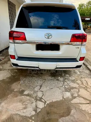 Toyota Land Cruiser 2017 White