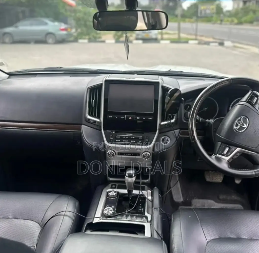 Toyota Land Cruiser 2017 White