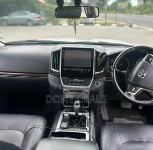 Toyota Land Cruiser 2017 White