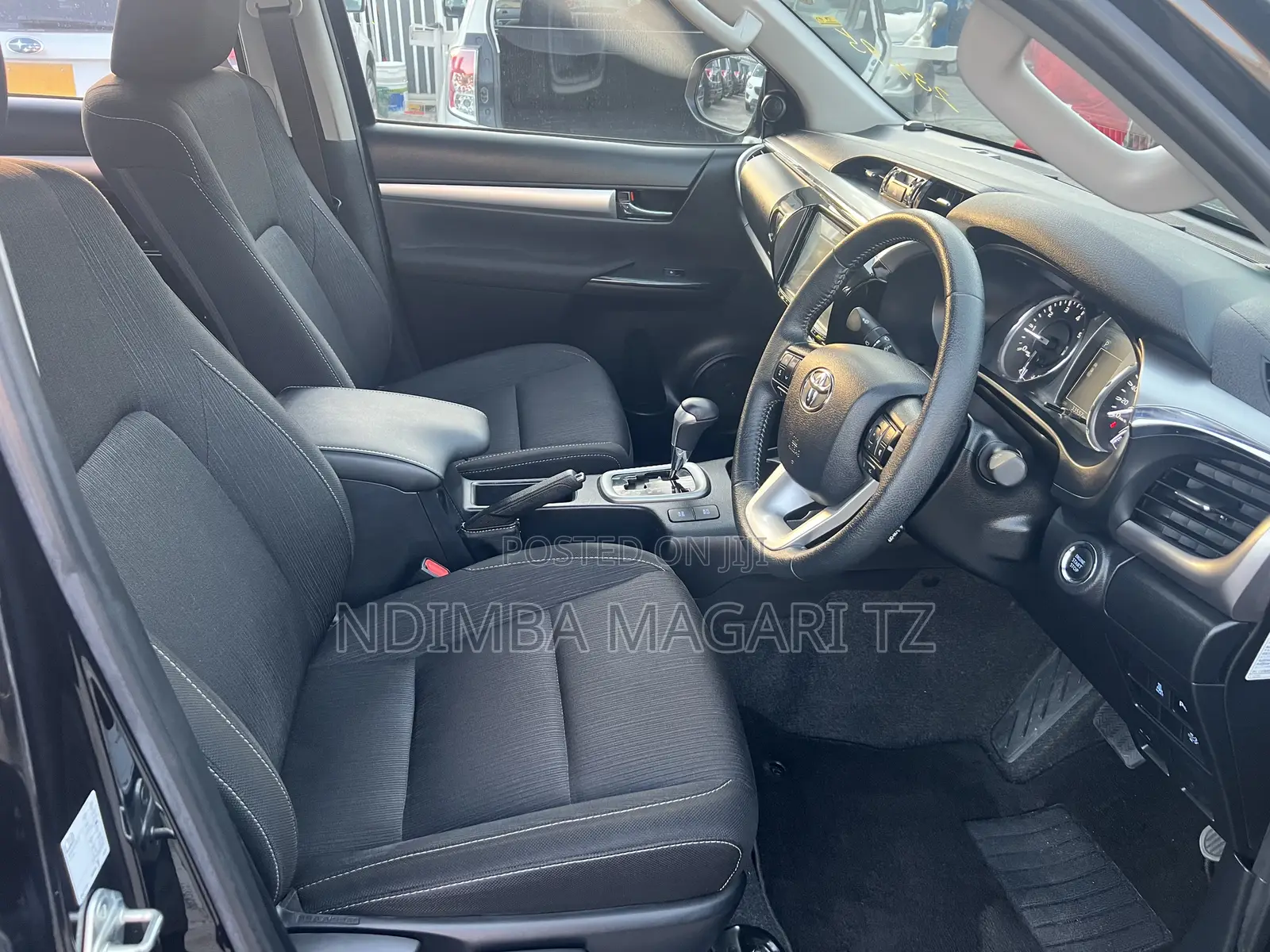 Toyota Hilux 2021 Black