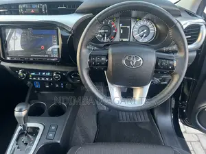 Toyota Hilux 2021 Black