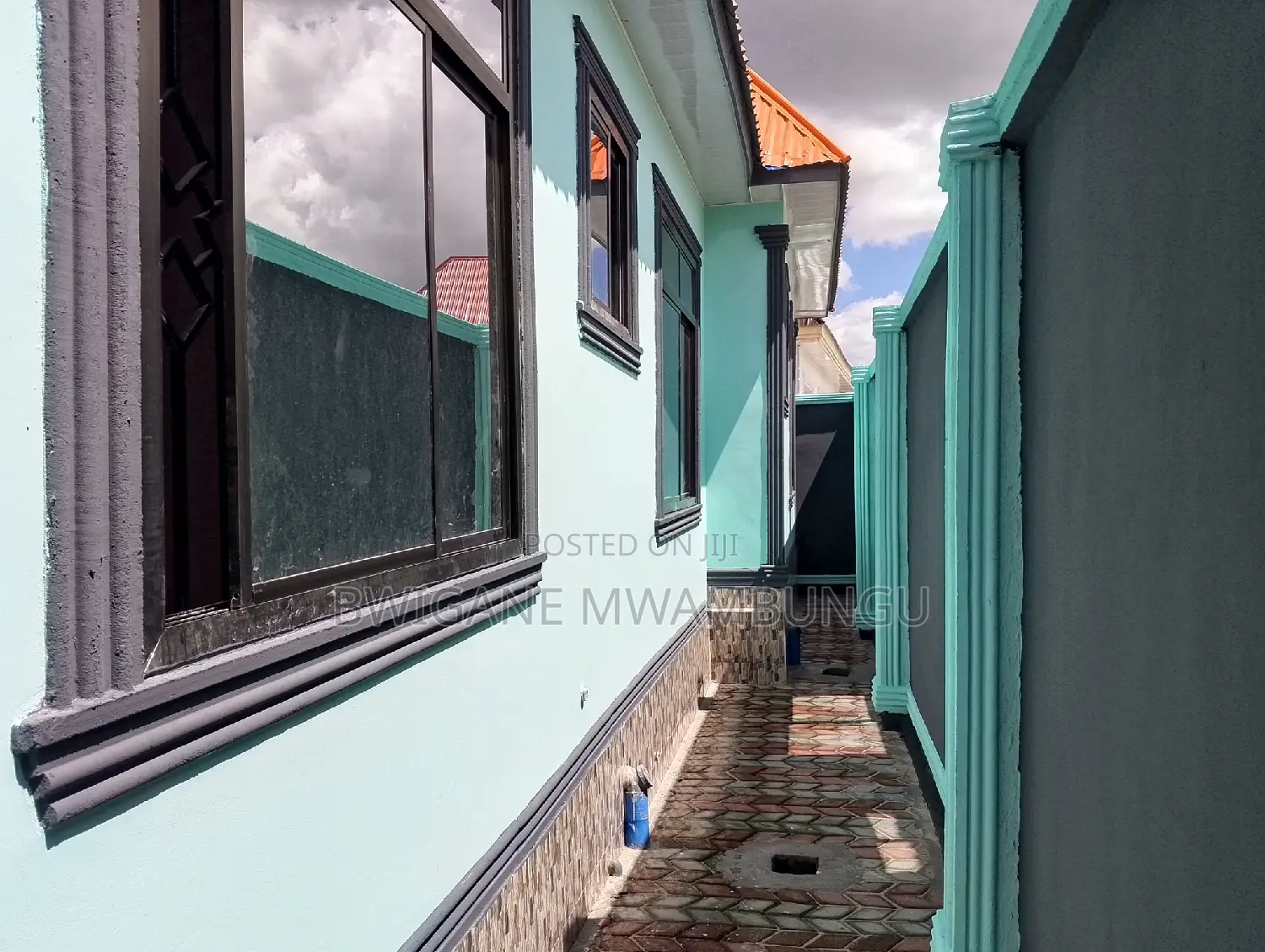 Furnished 4bdrm Apartment in Mwambungu Broker, Mbagala for sale