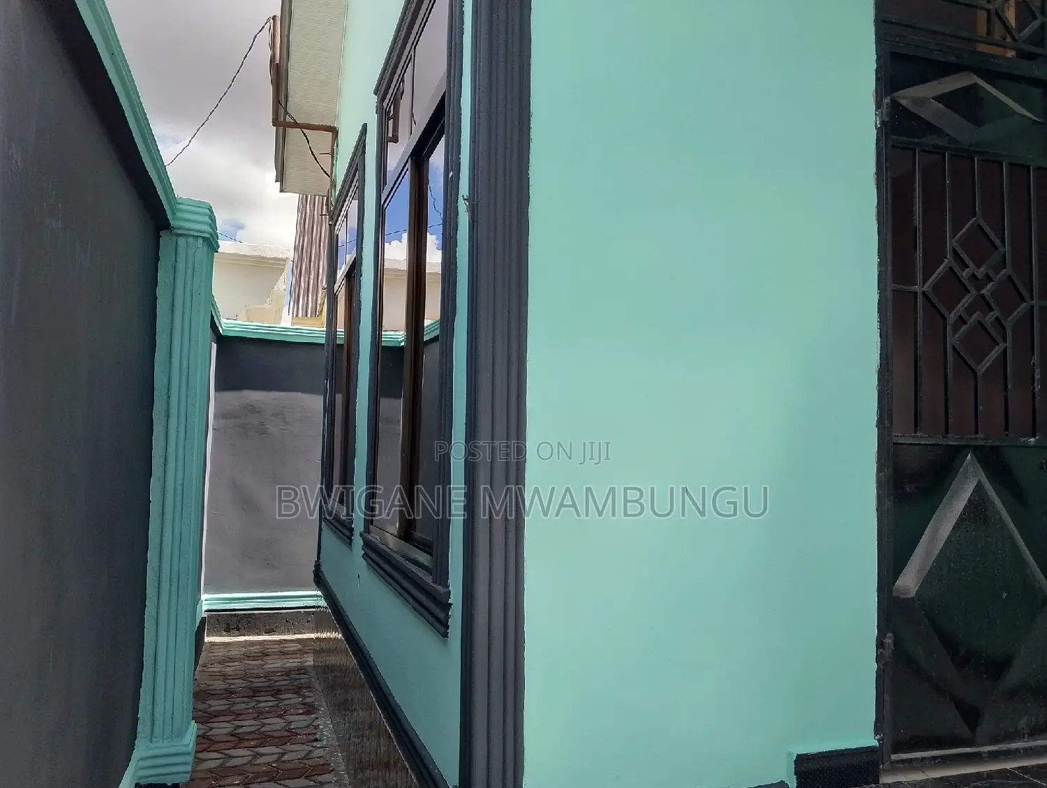 Furnished 4bdrm Apartment in Mwambungu Broker, Mbagala for sale