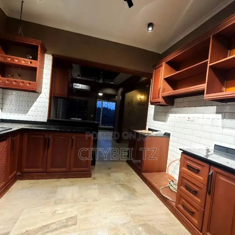 3bdrm Mansion in Madale, Kinondoni for sale