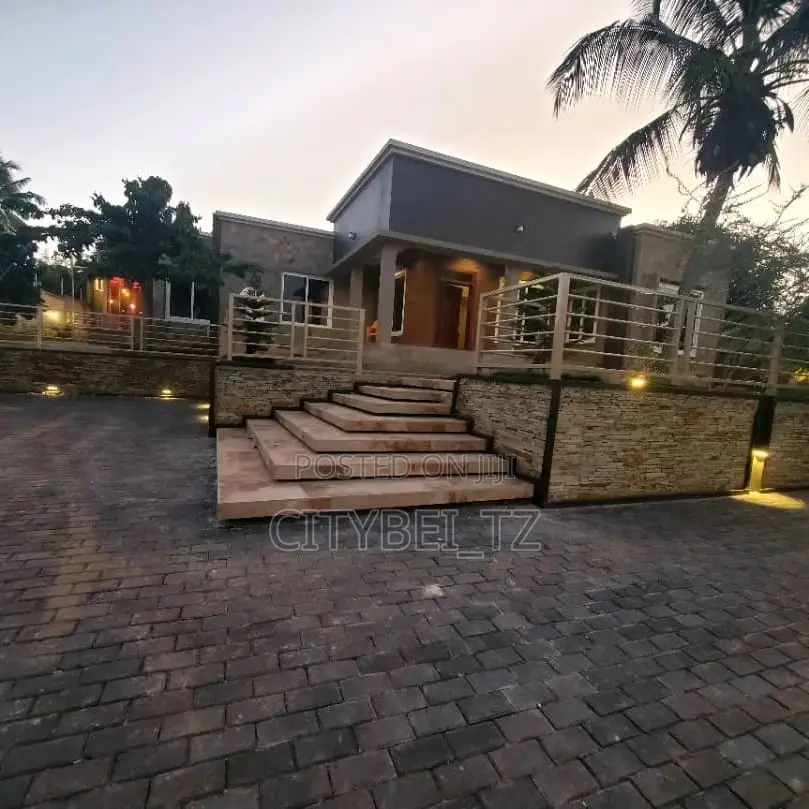 3bdrm Mansion in Madale, Kinondoni for sale