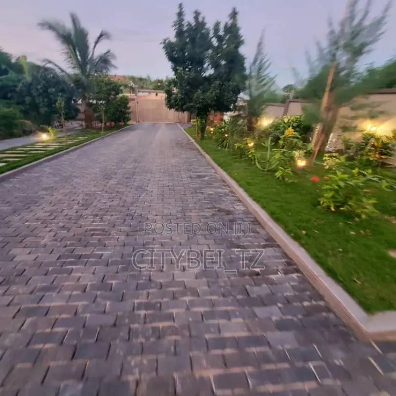 3bdrm Mansion in Madale, Kinondoni for sale