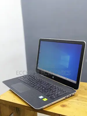 Laptop HP Pavilion 15-Eh0050wm 8GB Intel Core I5 SSD 256GB