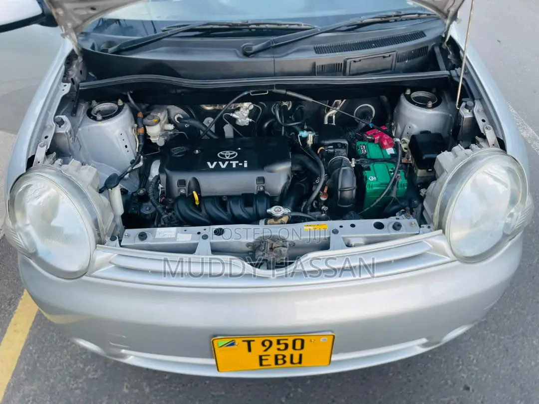 Toyota Sienta 2004 Silver
