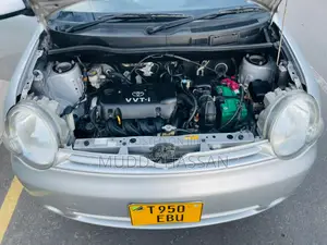 Toyota Sienta 2004 Silver