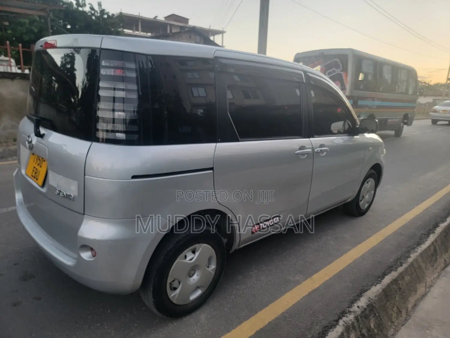 Toyota Sienta 2004 Silver