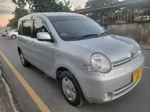 Toyota Sienta 2004 Silver