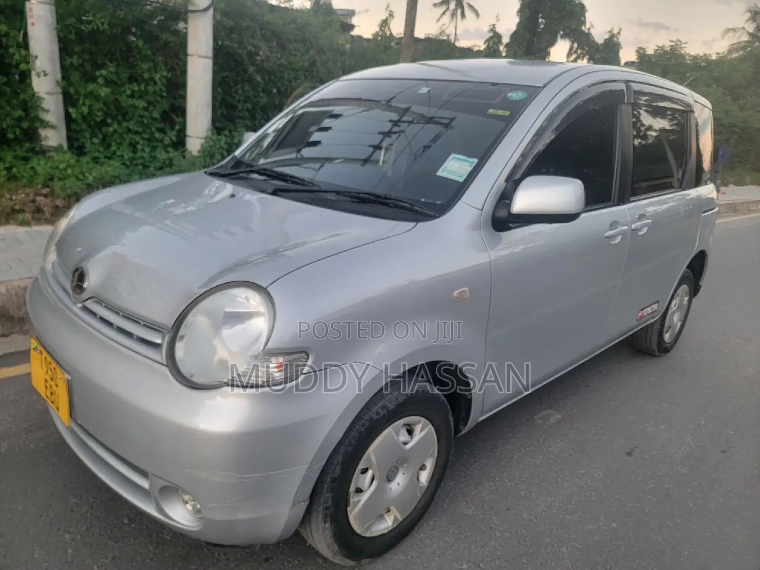 Toyota Sienta 2004 Silver