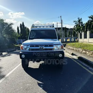 Toyota Land Cruiser 4.0 V6 GX 2011 White