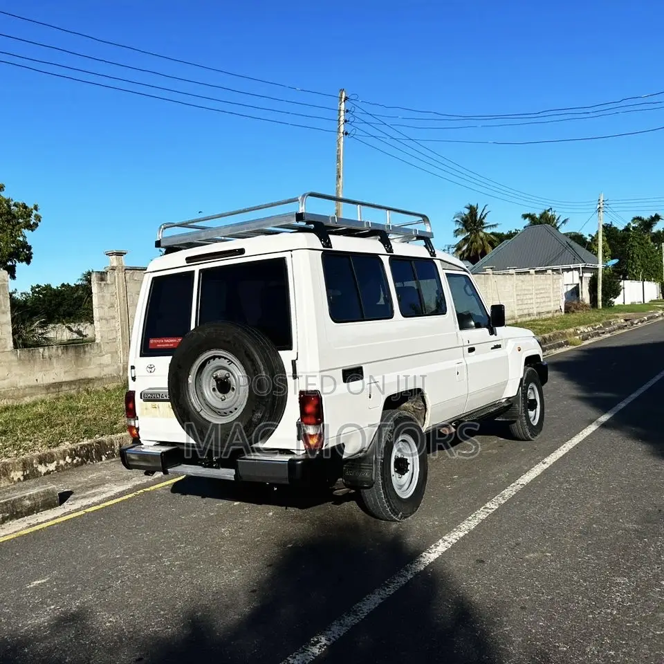 Toyota Land Cruiser 4.0 V6 GX 2011 White