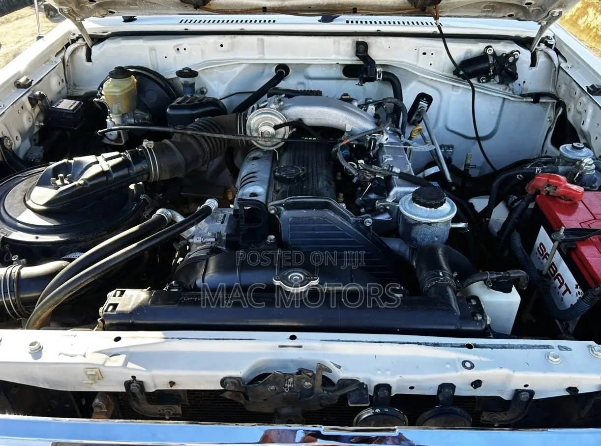 Toyota Land Cruiser 4.0 V6 GX 2011 White