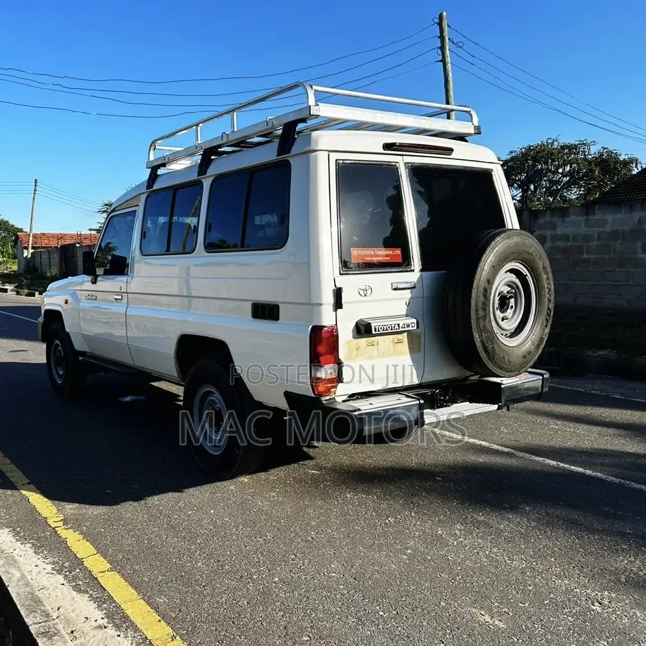 Toyota Land Cruiser 4.0 V6 GX 2011 White