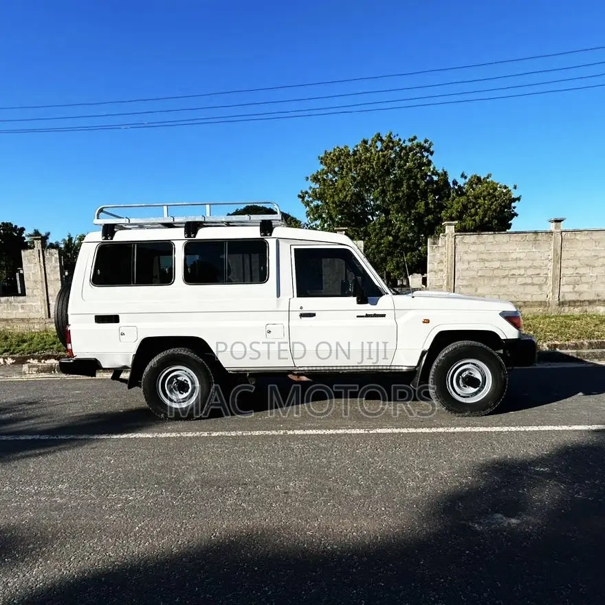 Toyota Land Cruiser 4.0 V6 GX 2011 White