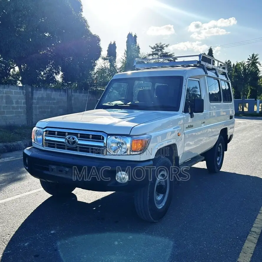 Toyota Land Cruiser 4.0 V6 GX 2011 White