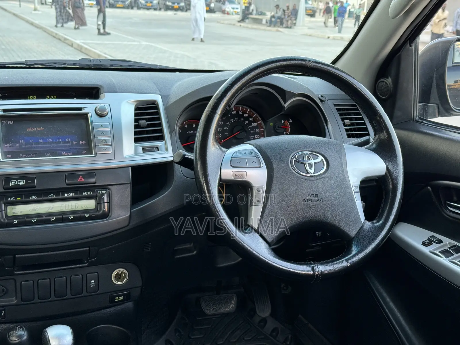 Toyota Hilux 2014 Black
