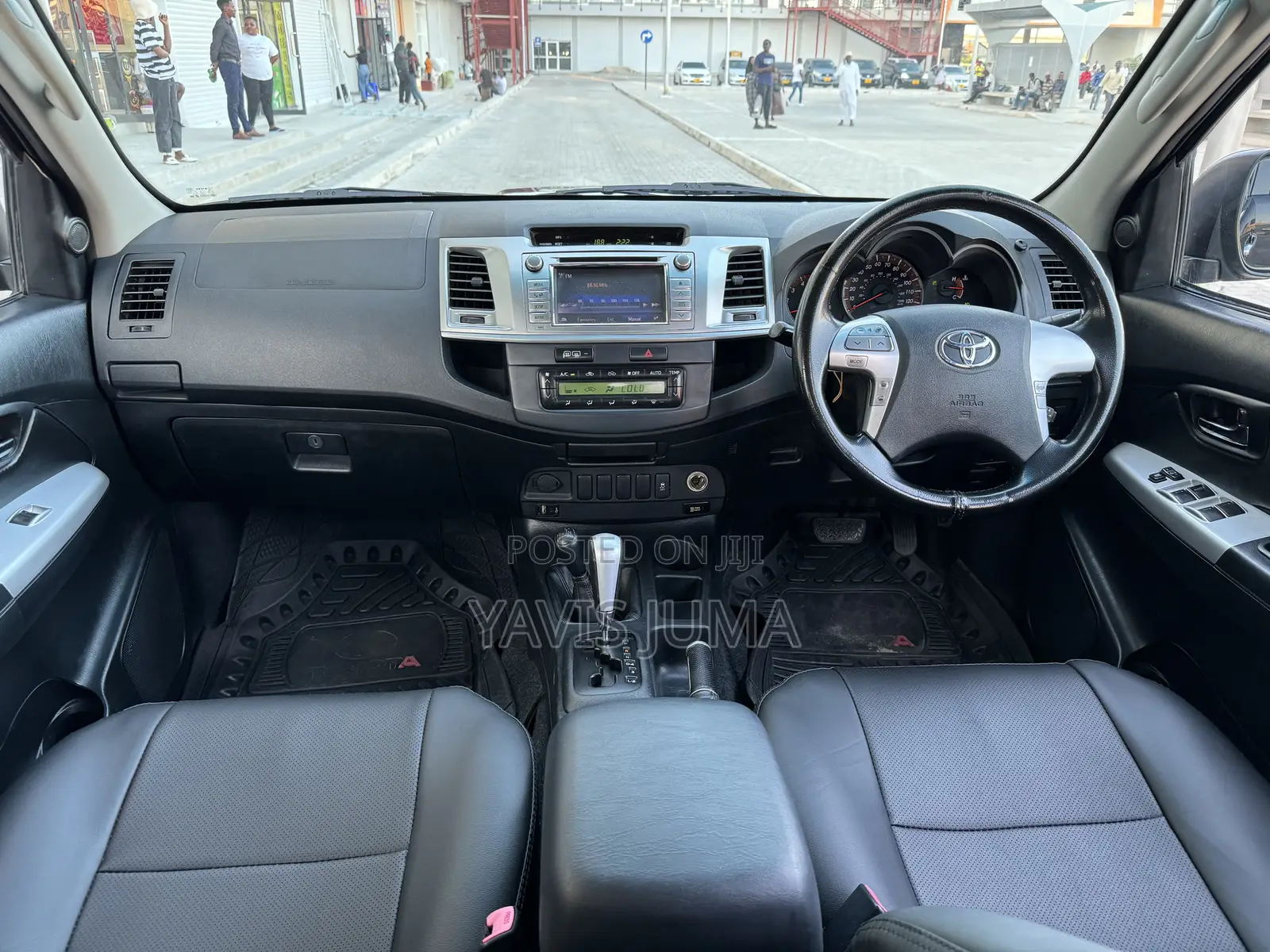 Toyota Hilux 2014 Black