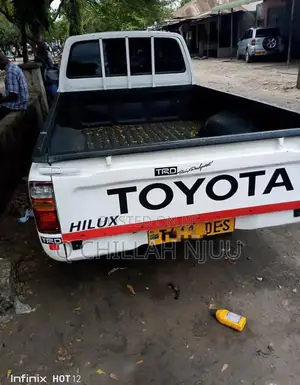 Toyota Hilux 2003 White