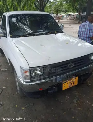 Toyota Hilux 2003 White