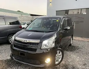 Toyota Noah 2.0 143hp AWD (7 Seater) 2009 Black