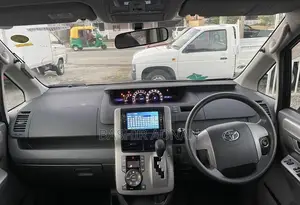 Toyota Noah 2.0 143hp AWD (7 Seater) 2009 Black
