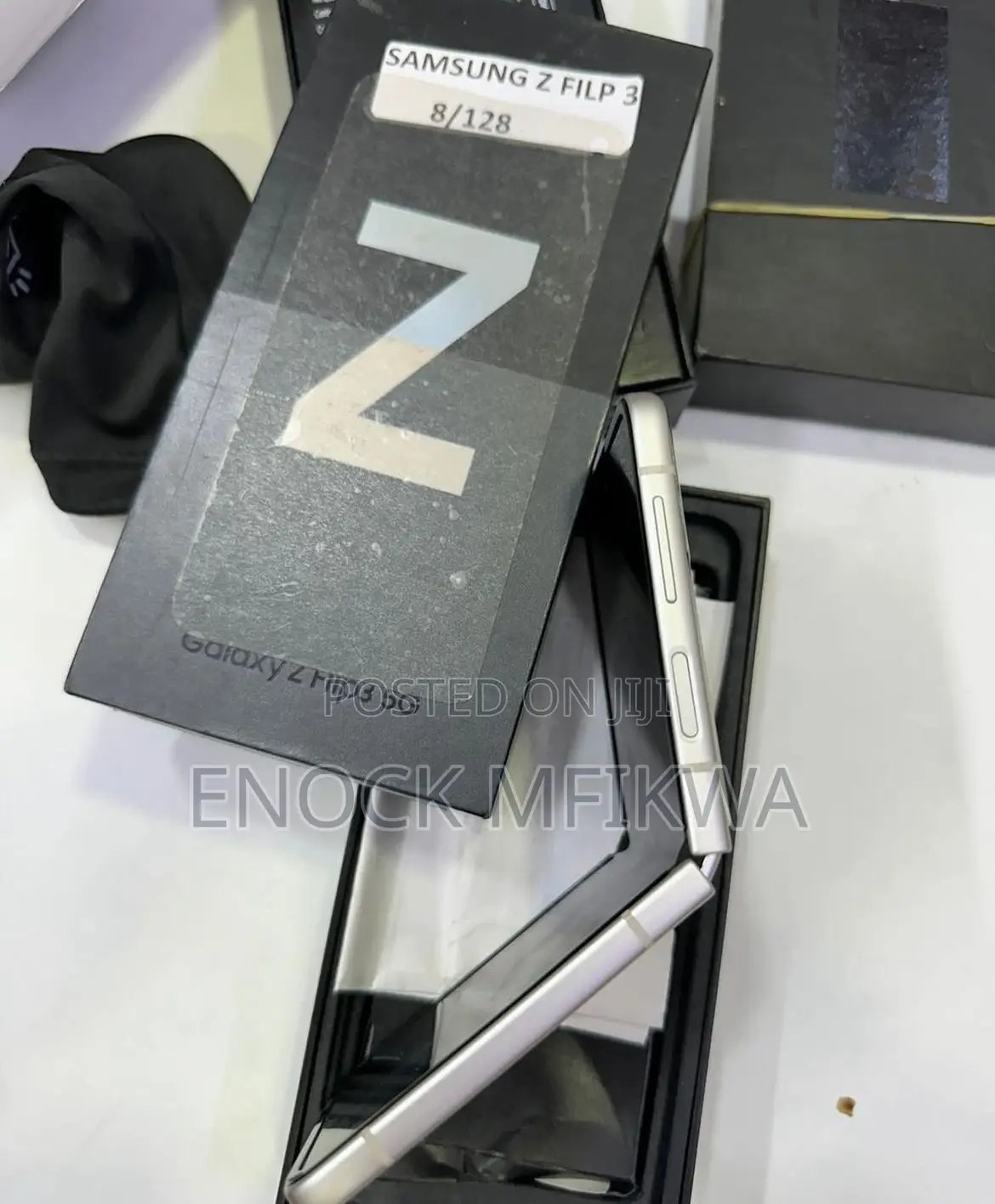 New Samsung Galaxy Z Flip 3 128 GB Gold