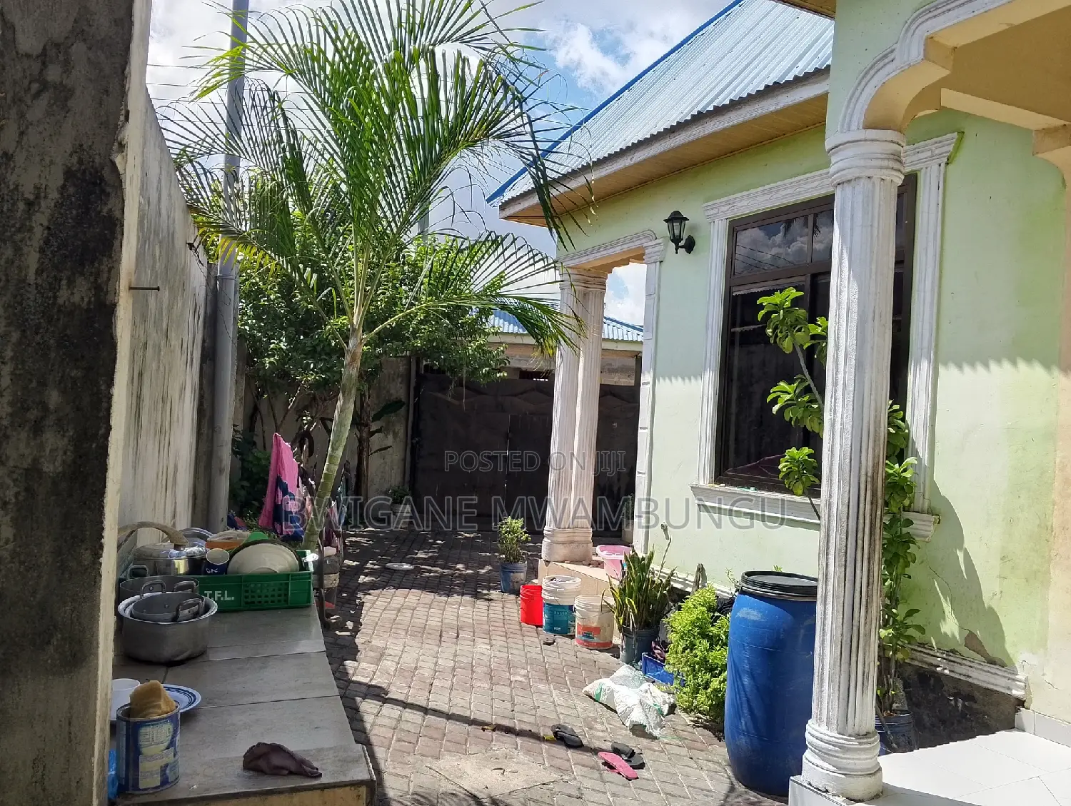 4bdrm Apartment in Mwambungu Broker, Mbagala for sale