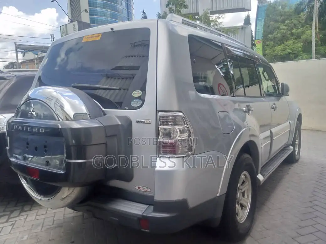 Mitsubishi Pajero 2007 Silver